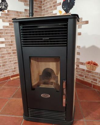 Stufa a pellet Sideros 10kw, usata pochissimo, bel