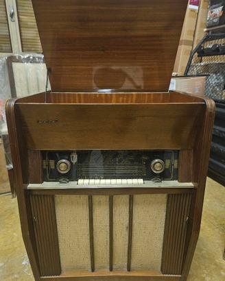 Radio-fonografo a mobile d'epoca degli anni '50