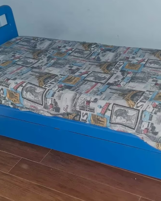 2 letti singolo con rete, doppio materasso.