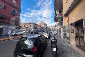 Calata Capodichino - locale commerciale