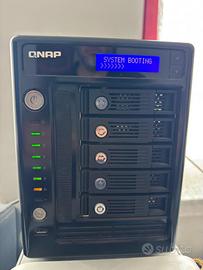 NAS QNAP TS-509 Pro + 5 Hard Disk da 1 Tb