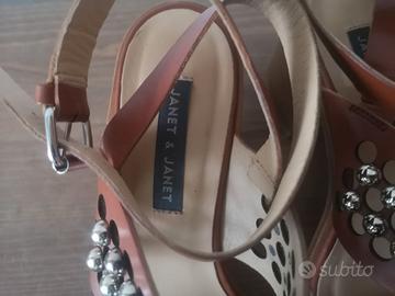 Sandali in pelle e borchie Janet & Janet