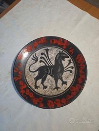 piatto in ceramica dipinto a mano