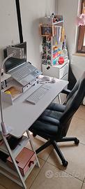 Scrivania (Bianca)+ Sedia Ergonomica con Accessori