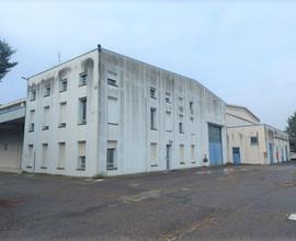 Capannone industriale con area di pertinenza