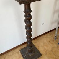 leggio da restaurare con parti rotte