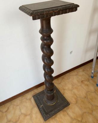 leggio da restaurare con parti rotte