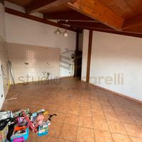 Graziosa Mansarda In Parco Privato Zona Centrale