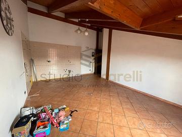 Graziosa Mansarda In Parco Privato Zona Centrale