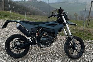 Beta RR MOTARD 125 T – X SPECIAL EDITION.