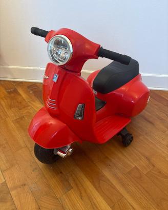 Vespa elettrica Piaggio per bambini rossa