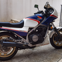 Honda VF750F VFOUR iscritta ASI - valuto scambi