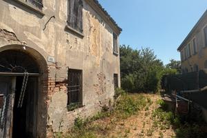 Metà rustico + terreno