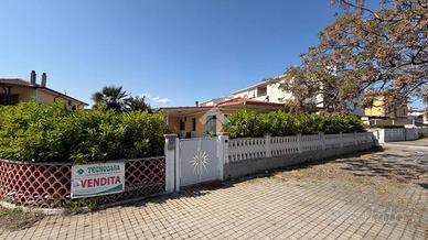 VILLA A SCHIERA A CORIGLIANO-ROSSANO
