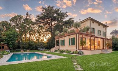 Villa di 655 m² con più di 5 locali a Verona