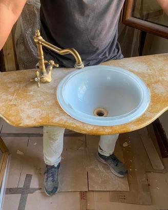 mobile da bagno in marmo