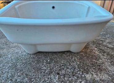 Lavatoio in ceramica nuovo