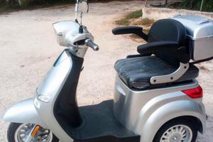 Scooter elettrico per anziani o disabili