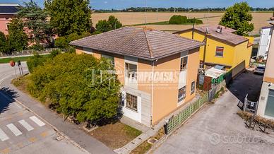 Casa indipendente libera su 4 lati con Giardino