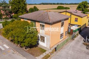 Casa indipendente libera su 4 lati con Giardino