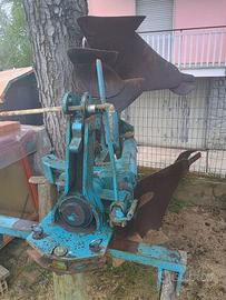 Aratro fuori solco reversibile – giramento manuale