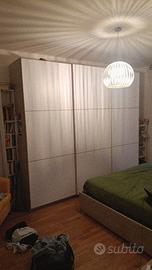 Armadio ad ante scorrevoli usato ma tenuto bene