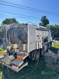 Camion per massetti cementizi Bremat