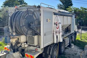 Camion per massetti cementizi Bremat