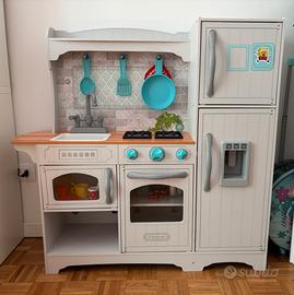 Cucina giocattolo in legno