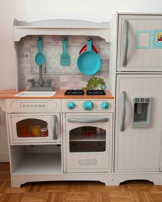 Cucina giocattolo in legno