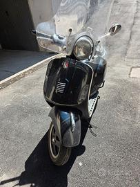 Vespa  300 gts