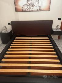 Letto contenitore ecopelle e comodini legno e vetr
