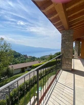 Villa di 350 m² con 5 locali e box auto a Tignale