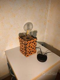 Lampada in legno fatta a mano