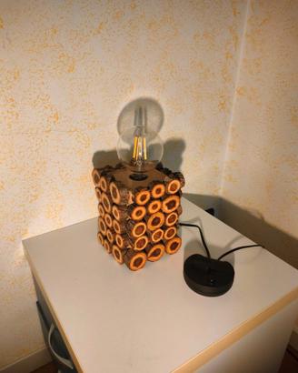 Lampada in legno fatta a mano