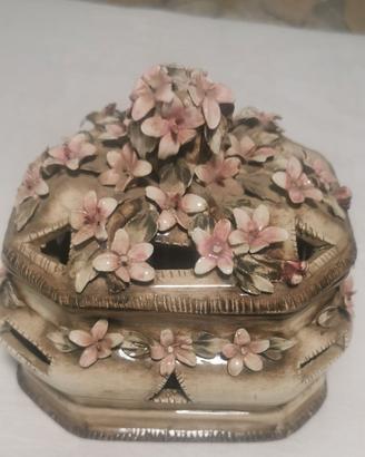 Scatola ceramica Capodimonte