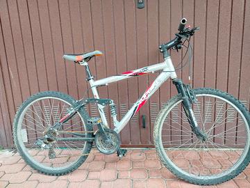 bicicletta MTB 