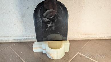 Acqua santiera con figura di Gesù