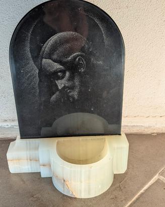 Acqua santiera con figura di Gesù