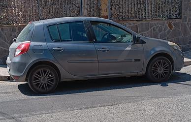 RENAULT Clio 3ª serie - 2010