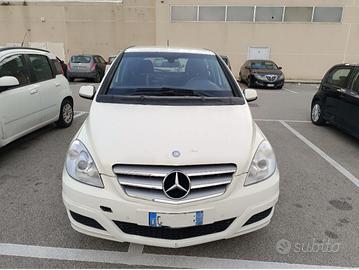 MERCEDES CLASSE B METANO -GARANZIA e GANCIO TRAINO