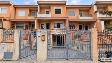 VILLA A SCHIERA A CABRAS