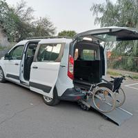 Ford Tourneo Connect Pianale ribassato con rampa d