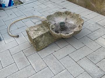 Vecchia fontanella parete