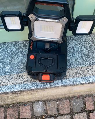 Luce LED da cantiere