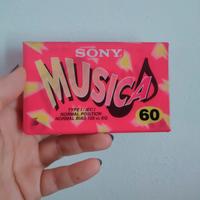 musicassetta Sony musica colorata 