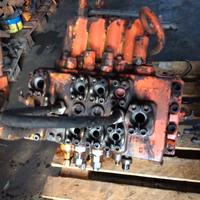 Distributore escavatore FIAT HITACHI FH220