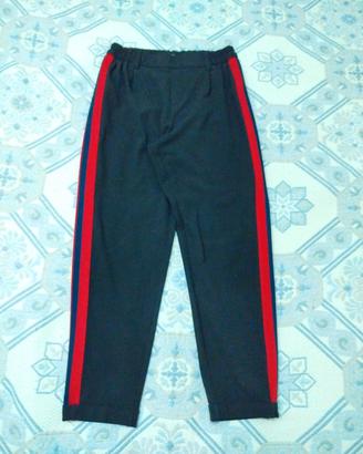 Tuta donna nera comfy con righe rosse sporty-chic