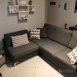 Divano tre posti con chaise-longue