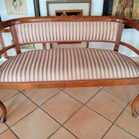 Divanetto e due poltrone d'epoca